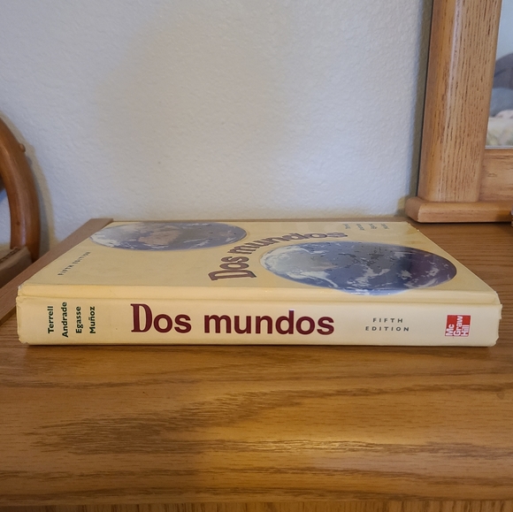 DOS MUNDOS Spanish Learning Textbook - Picture 3 of 12